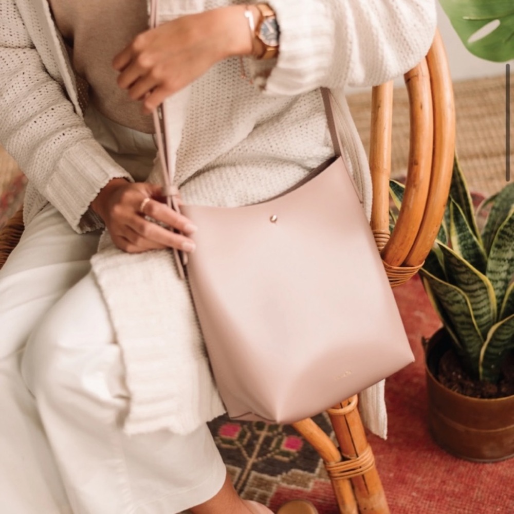 NWOT Beautiful Samara Dusty Rose Vegan Leather Shoulder Crossbody Peony Bag